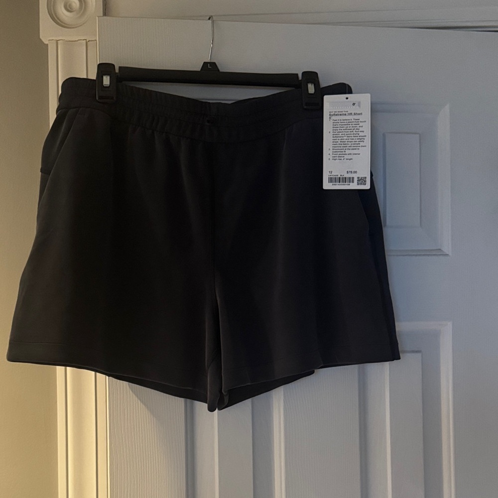 NWT - Lululemon Softstreme HR Short 4”